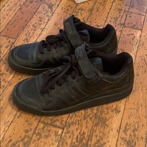 Addidas All black sneakers